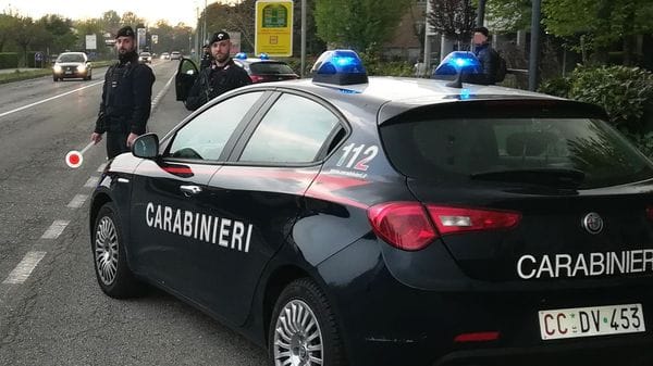 Sant’Angelo: inaugura il negozio con i fuochi d’artificio, scatta subito la multa