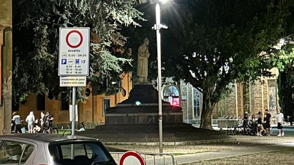 Ancora tensione in piazza Ospitale, intervengono le forze dell’ordine a Lodi