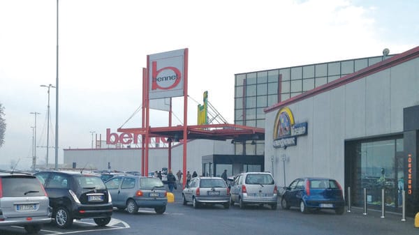 San Martino, spende 5 euro e ruba creme per mille: arrestato