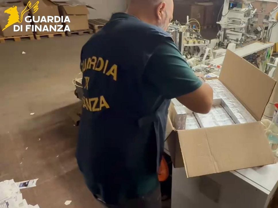 A Spino d’Adda una base dei fabbricanti di sigarette di contrabbando - VIDEO