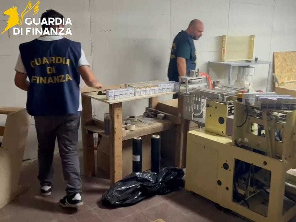 A Spino d’Adda una base dei fabbricanti di sigarette di contrabbando - VIDEO