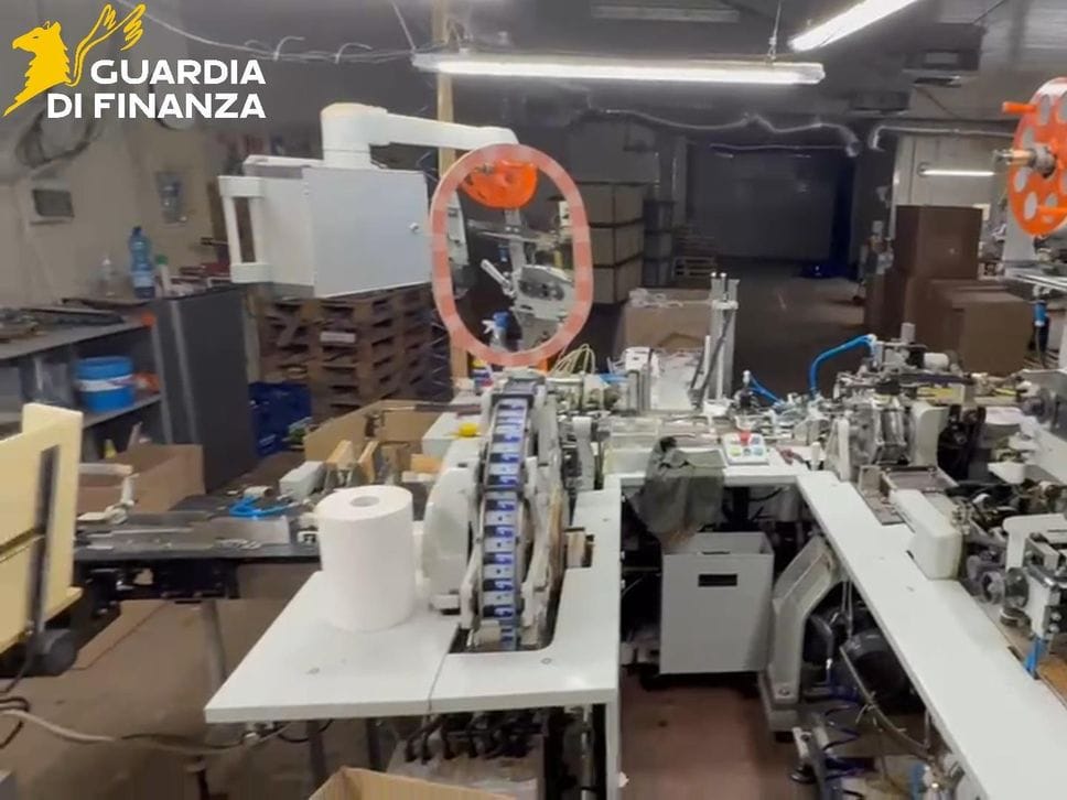 A Spino d’Adda una base dei fabbricanti di sigarette di contrabbando - VIDEO
