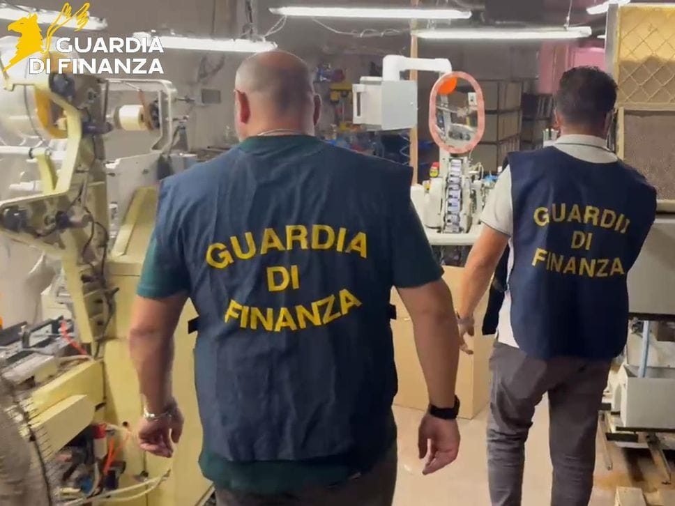 A Spino d’Adda una base dei fabbricanti di sigarette di contrabbando - VIDEO
