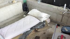 A Tavazzano c’è un senzatetto che dorme nella piazzola ecologica