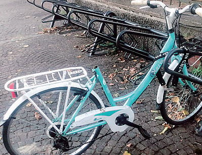 Escalation di furti e vandalismi, biciclette nel mirino alla stazione di Lodi 