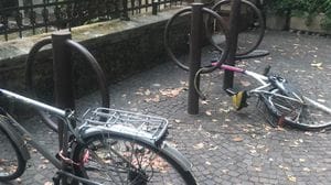 Escalation di furti e vandalismi, biciclette nel mirino alla stazione di Lodi 