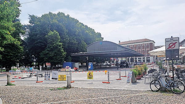Cantieri in piazza Cairoli a Codogno: «Calo di affari per bar e negozi»