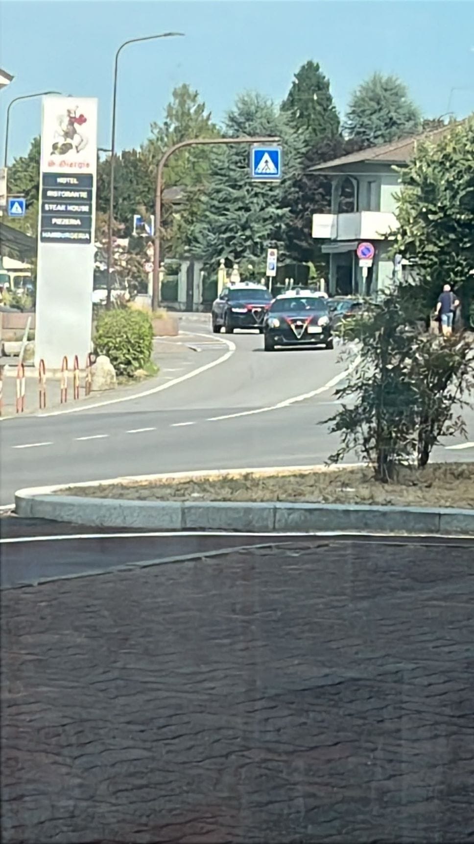 In strada con un coltello in mano, attimi di paura a Tavazzano