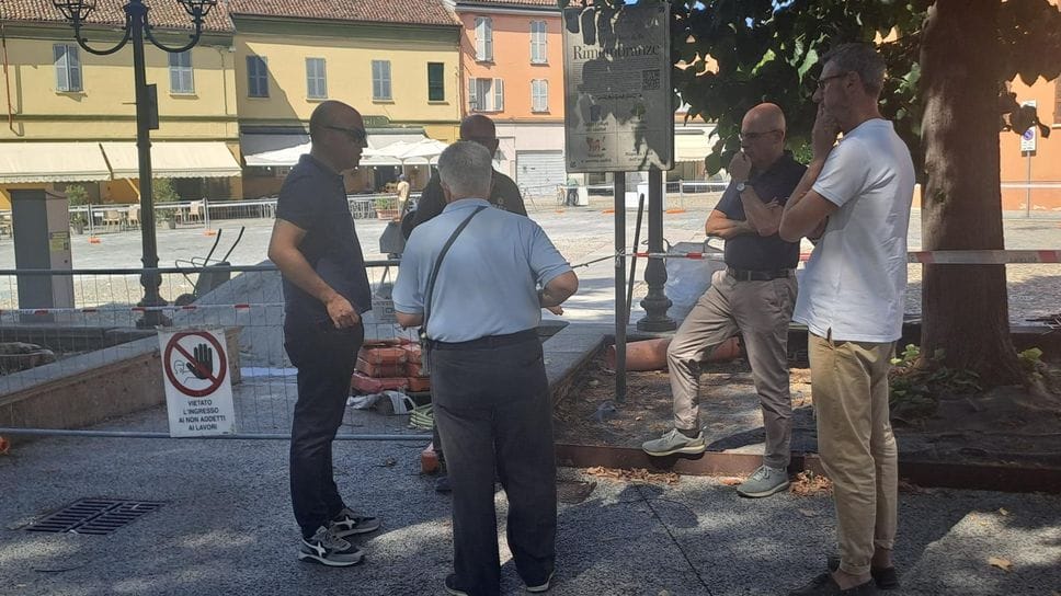 Lavori in piazza Cairoli a Codogno, il Comune accoglie le richieste dei commercianti