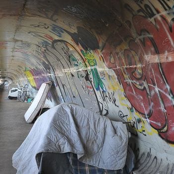 Recuperate bombole di Gpl sotto il ponte della tangenziale