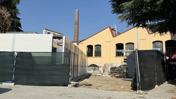 Invece del posteggio a strisce blu gli impianti tecnici dell’ex Linificio
