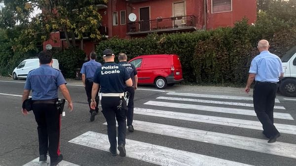 Anche il sindaco Devecchi alla ricerca dei “fantasmi” al 23 di viale Zara a Sant’Angelo
