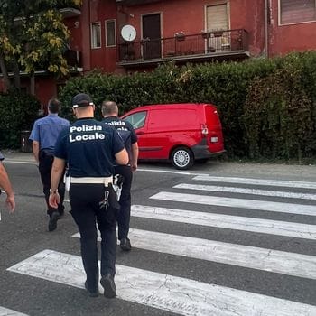 Anche il sindaco Devecchi alla ricerca dei “fantasmi” al 23 di viale Zara a Sant’Angelo