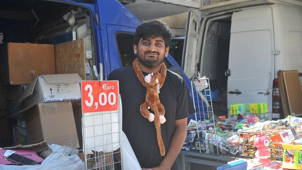 Il mercato di Lodi diventa sempre più multietnico: «È un lavoro duro»