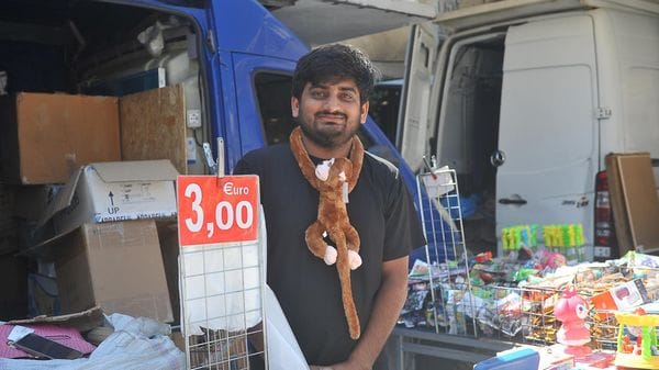 Il mercato di Lodi diventa sempre più multietnico: «È un lavoro duro»