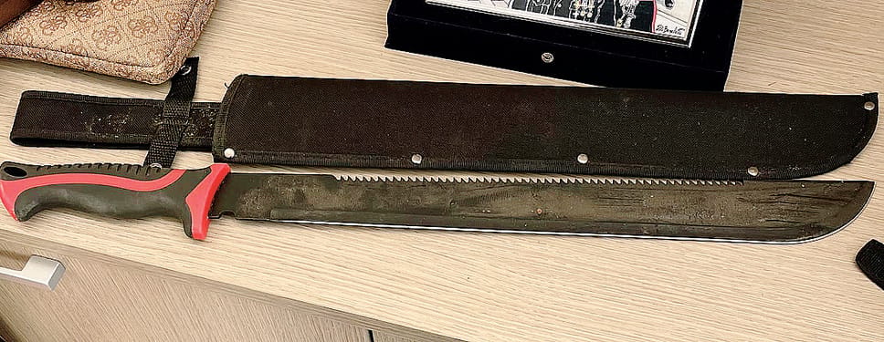 San Giuliano, in fuga dalla polizia locale si liberano di un machete con una lama lunga mezzo metro