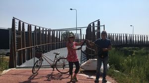 Una camera d’aria al posto del nastro tricolore