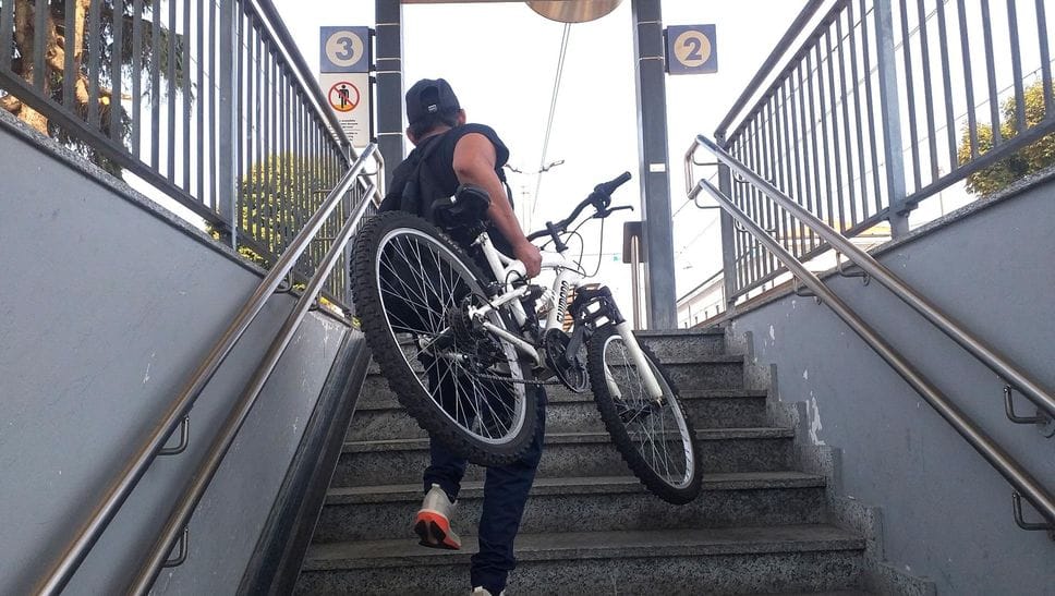 Melegnano, finisce di nuovo in tilt l’ascensore della stazione