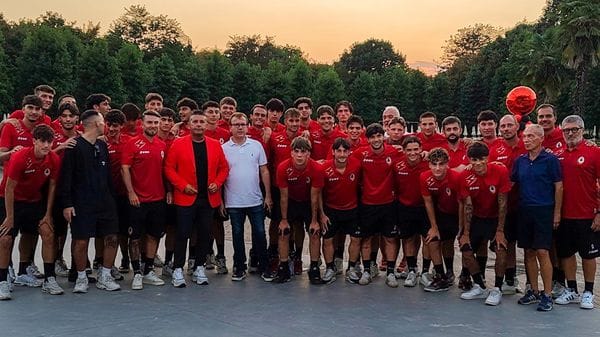 Sant’Angelo, l’abbraccio con i tifosi alla Pergola