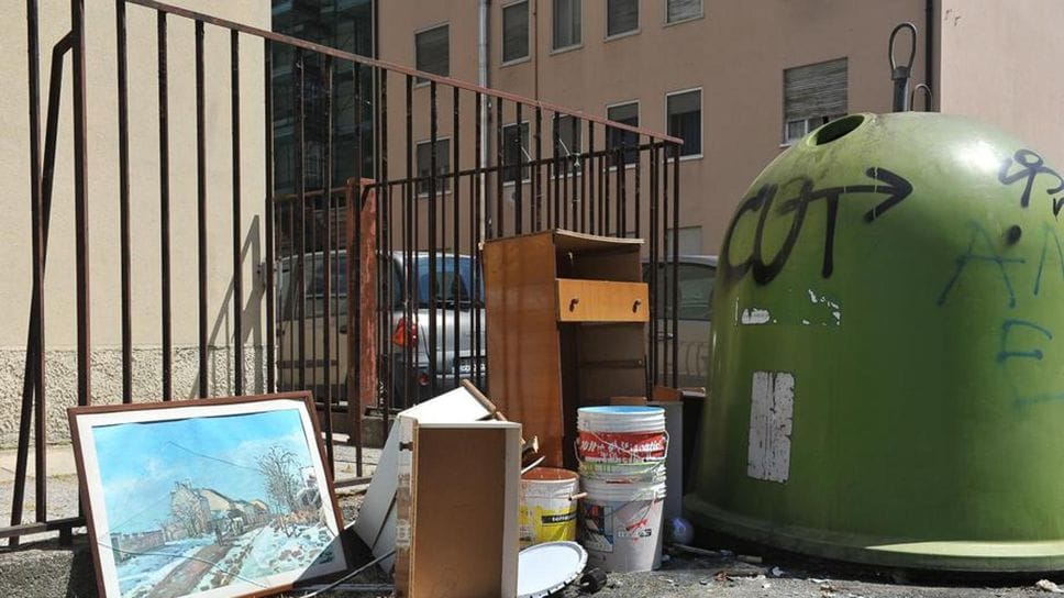 Rifiuti, maxi bando da 53 milioni Addio alle campane del vetro