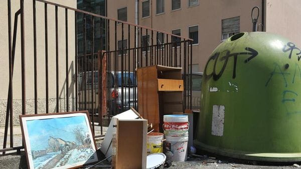 Rifiuti, maxi bando da 53 milioni Addio alle campane del vetro