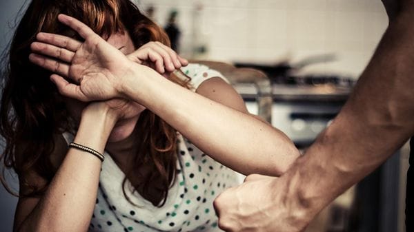 Sprangate alla moglie in cascina a Casalmaiocco, 55enne finisce in cella per tentato omicidio