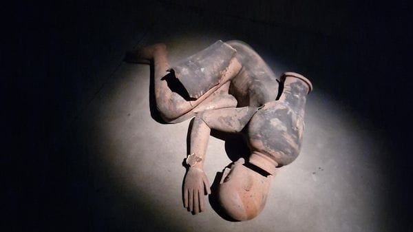 I dormienti di Mimmo Paladino a Palazzo Citterio a Milano