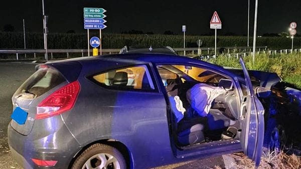 Incidente sulla Melegnano-Landriano: auto contro il guard-rail