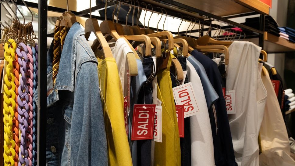 Primi giorni di saldi, caccia all’affare