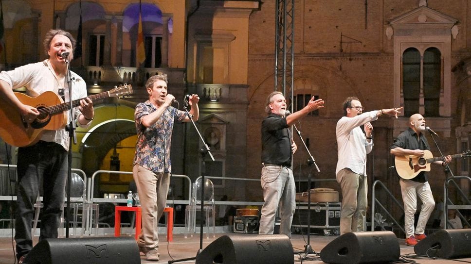 Musica e cabaret: in piazza della Vittoria torna “Stretching emotivo”