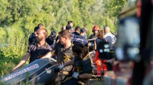Auto nella Muzza, nessuna speranza per il guidatore. La macchina e il corpo estratti in serata. Salma portata a Pavia per accertamenti - Le immagini