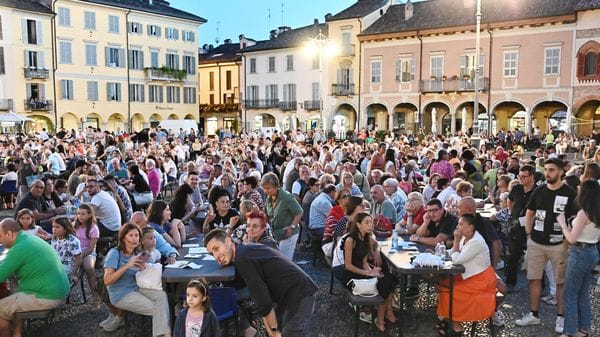 Domenica sera in piazza Vittoria la tombolata del compleanno di Lodi