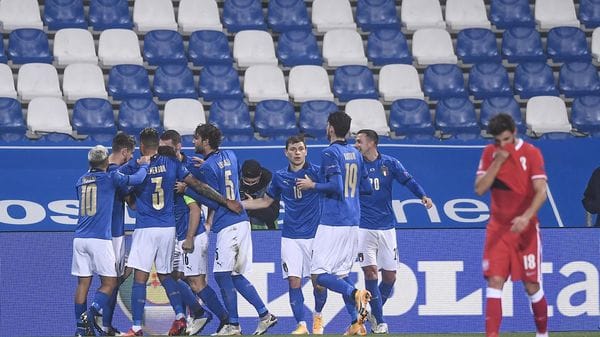 «Calcio, un mondo, infarcito di miliardi, dove lo sport, quello vero, è residuale»