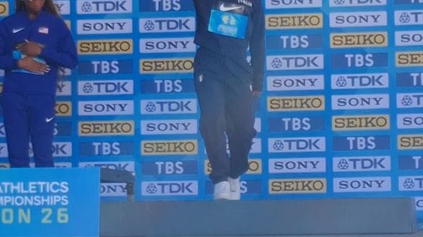 La premiazione di Kelly Doualla