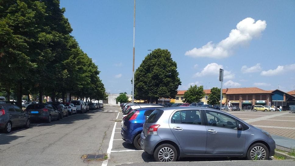 Si sente male nel parcheggio del Montorfano, in ospedale in codice rosso