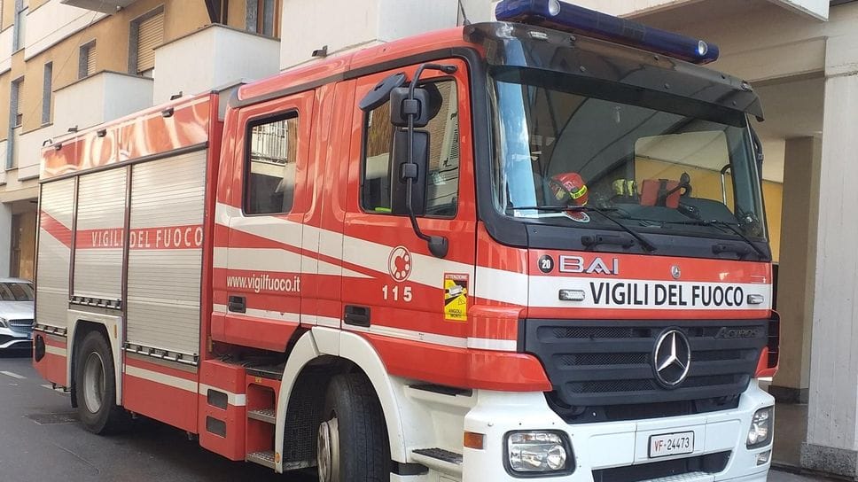 Incendio nel garage di una villetta: i vicini danno l’allarme
