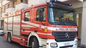 Incendio nel garage di una villetta: i vicini danno l’allarme