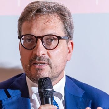 «A rischio la sopravvivenza della Lega, si azzerino tutti i ruoli interni al partito»