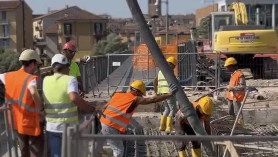 Maxi gettata di cemento, giorni decisivi per il cantiere del ponte