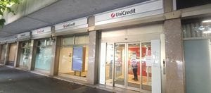 Rapinatore si finge donna e fugge con 18mila euro