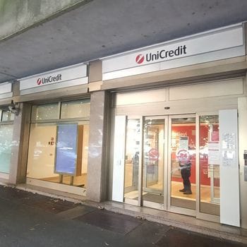 Si traveste da donna per rapinare la filiale Unicredit