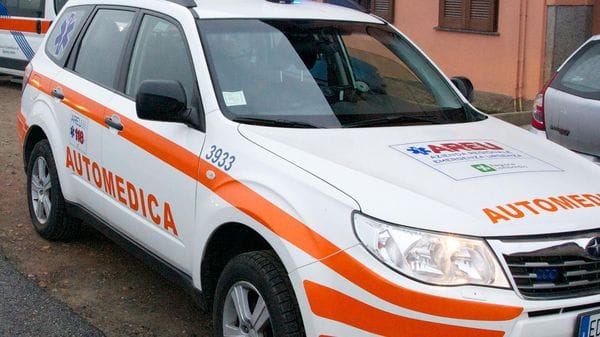 Auto si ribalta sulla via Emilia tra Codogno e Casale, soccorsi tre giovani
