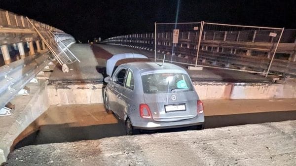 Un 20enne entra in auto nel cantiere della tangenziale di Casale e si schianta