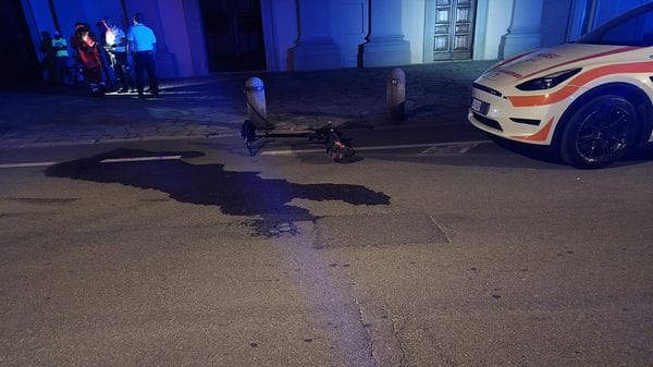 In due gravissimi dopo le cadute con il monopattino