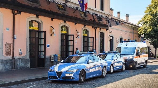 Lodi: fugge da casa in preda alla disperazione, 24enne salvata dalla polizia in stazione
