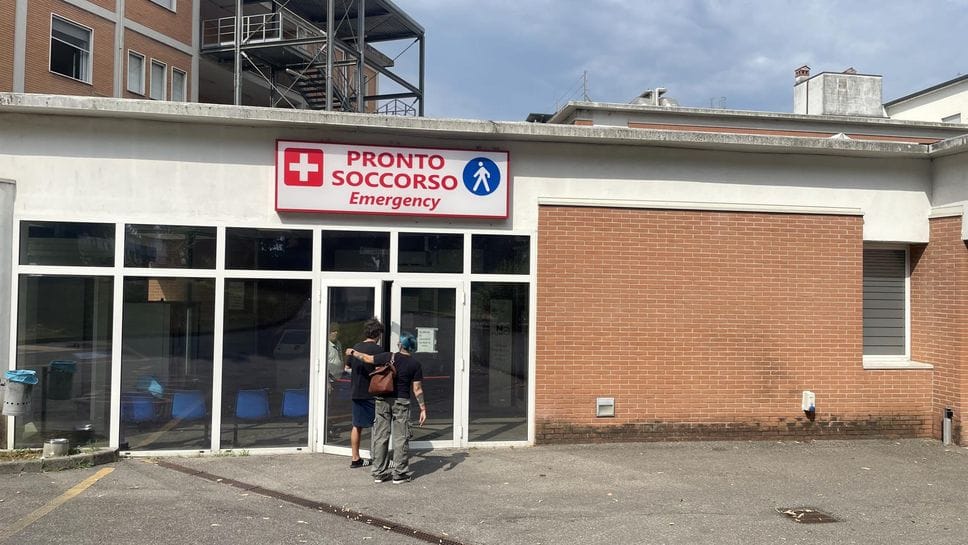Muore da solo sul furgone mentre posa la fibra ottica