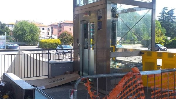 Ascensori assenti o fuori uso, nel Sudmilano stazioni vietate alle carrozzine