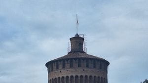 LODI «Lo stato indecoroso della bandiera posta sul Torrione»