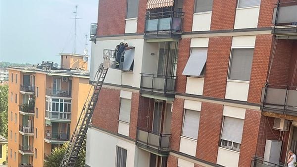 Intervento aereo per i vigili del fuoco a Lodi