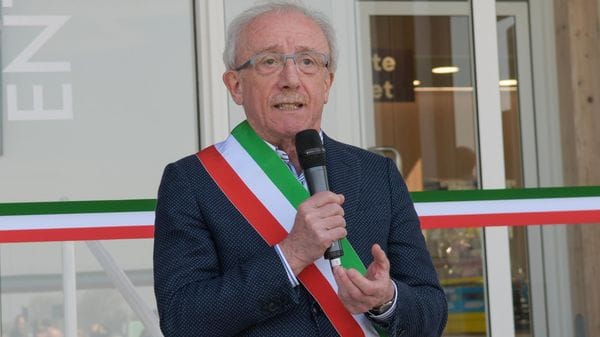 Paullo sta cambiando, i timori dei cittadini: consegnate al sindaco quasi 300 firme 